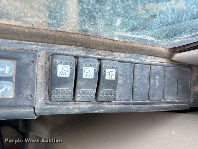 image for item DI9055 2005 Caterpillar M318C wheeled excavator