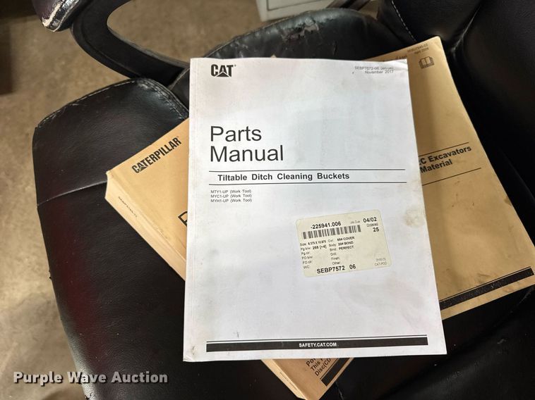 image for item DI9055 2005 Caterpillar M318C wheeled excavator