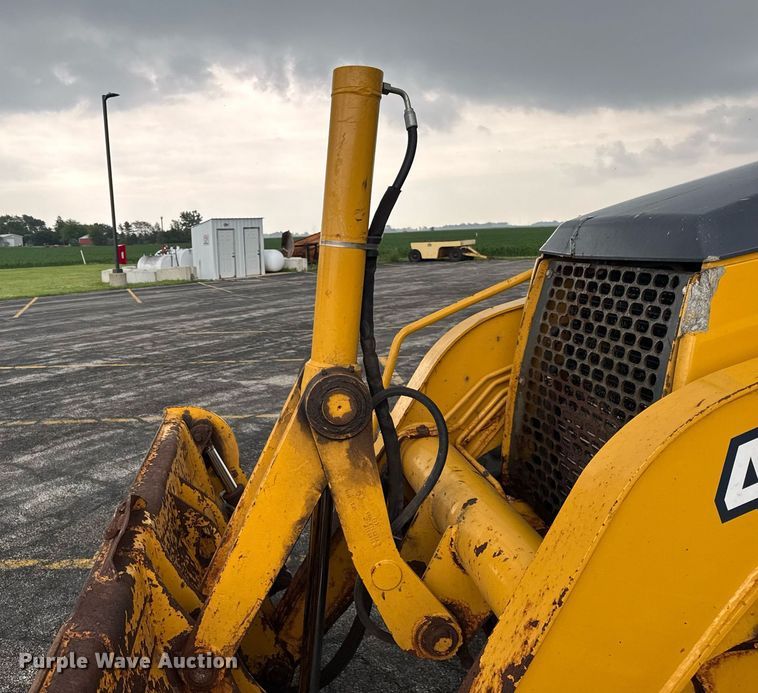 image for item DI9057 2003 John Deere 410G backhoe