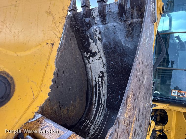 image for item DI9057 2003 John Deere 410G backhoe