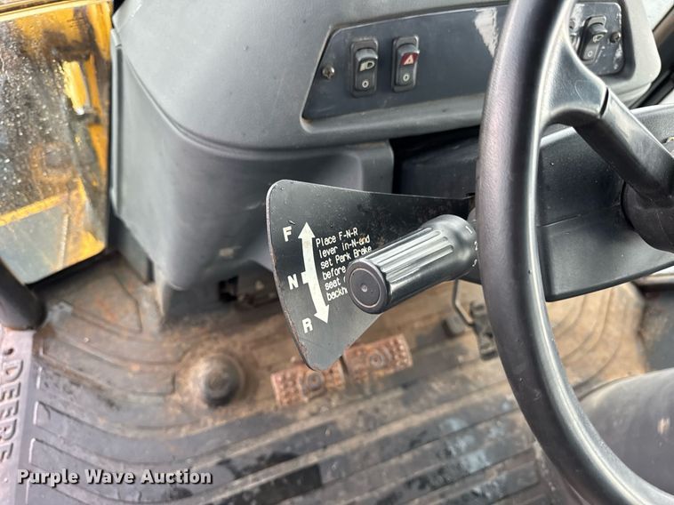 image for item DI9057 2003 John Deere 410G backhoe