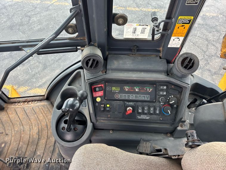 image for item DI9057 2003 John Deere 410G backhoe