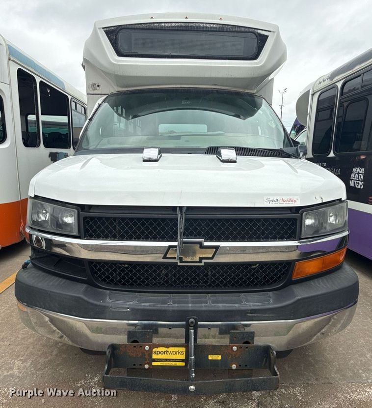 image for item DM5731 2016 Chevrolet Express G4500 shuttle bus