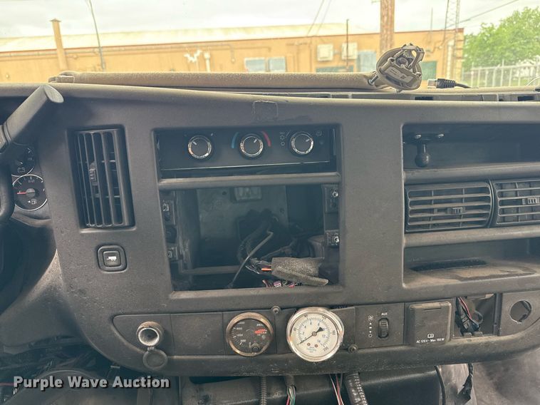 image for item DM5731 2016 Chevrolet Express G4500 shuttle bus