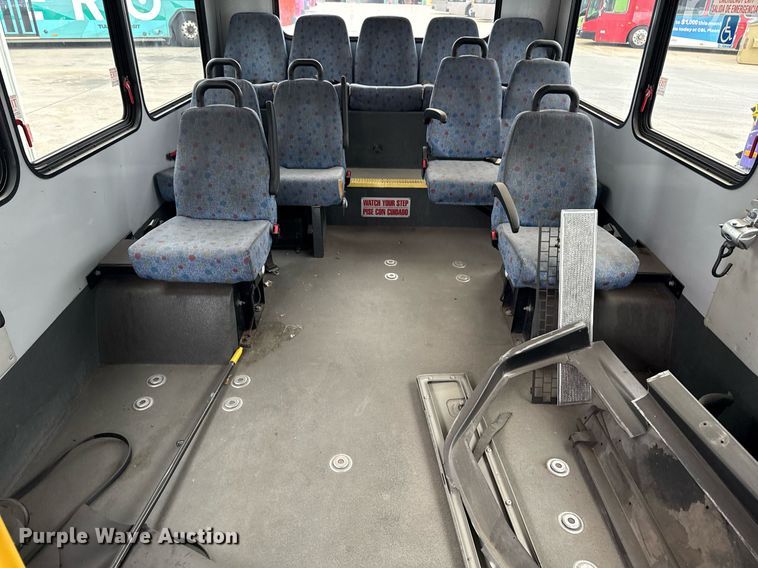 image for item DM5731 2016 Chevrolet Express G4500 shuttle bus