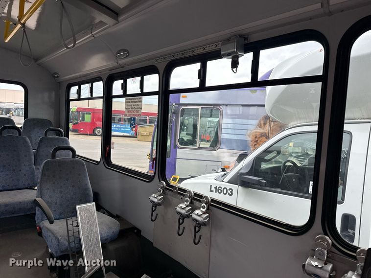 image for item DM5731 2016 Chevrolet Express G4500 shuttle bus