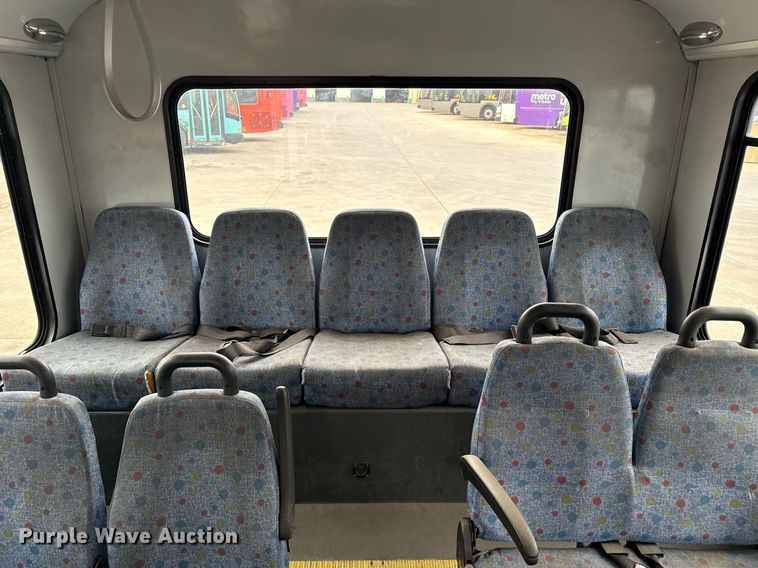 image for item DM5731 2016 Chevrolet Express G4500 shuttle bus