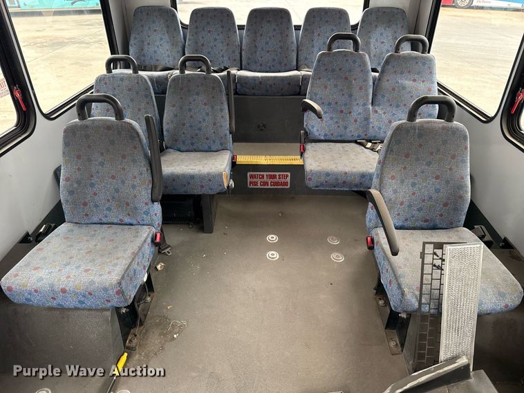 image for item DM5731 2016 Chevrolet Express G4500 shuttle bus