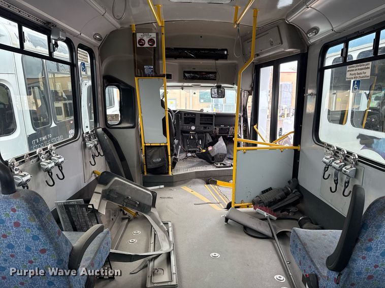 image for item DM5731 2016 Chevrolet Express G4500 shuttle bus