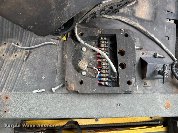 image for item DM5731 2016 Chevrolet Express G4500 shuttle bus