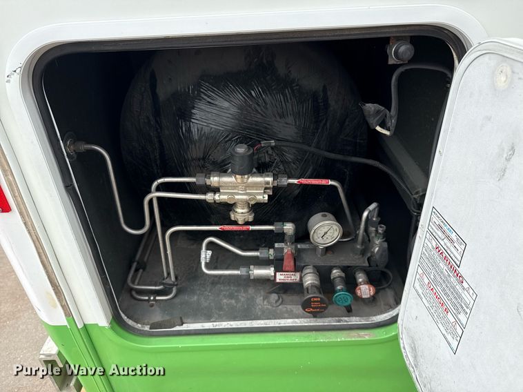 image for item DM5731 2016 Chevrolet Express G4500 shuttle bus