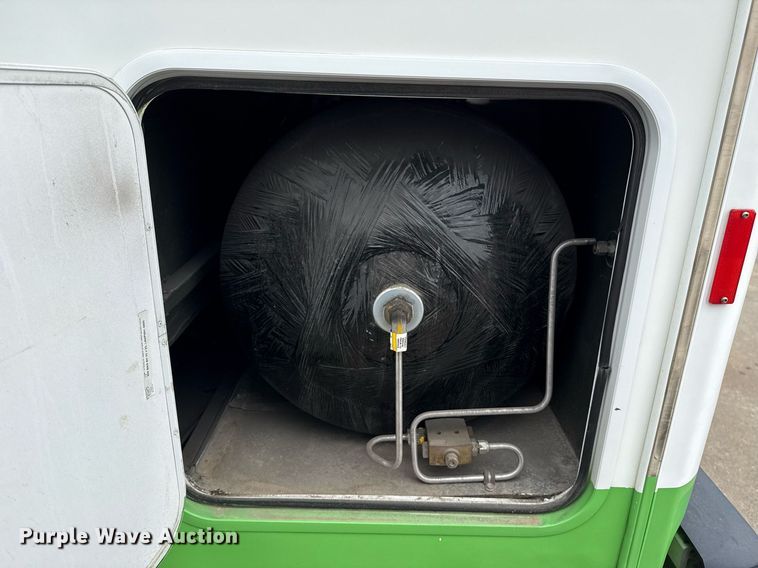 image for item DM5731 2016 Chevrolet Express G4500 shuttle bus