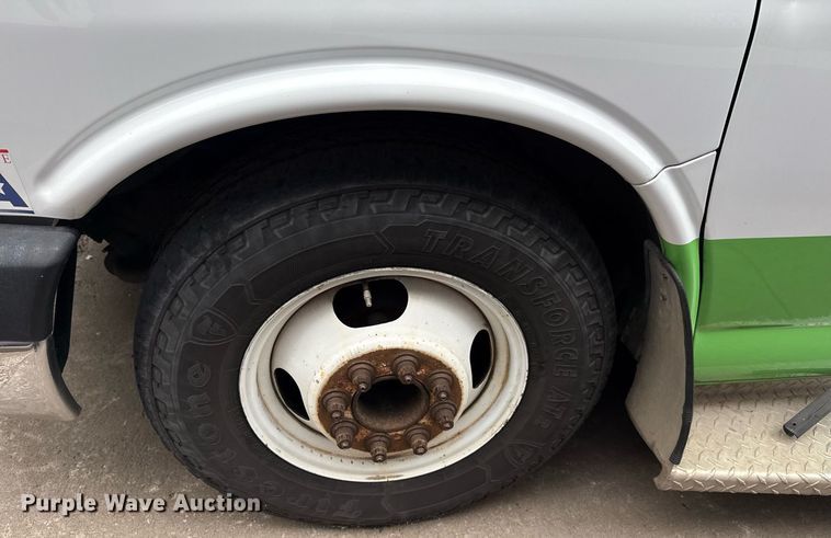 image for item DM5731 2016 Chevrolet Express G4500 shuttle bus