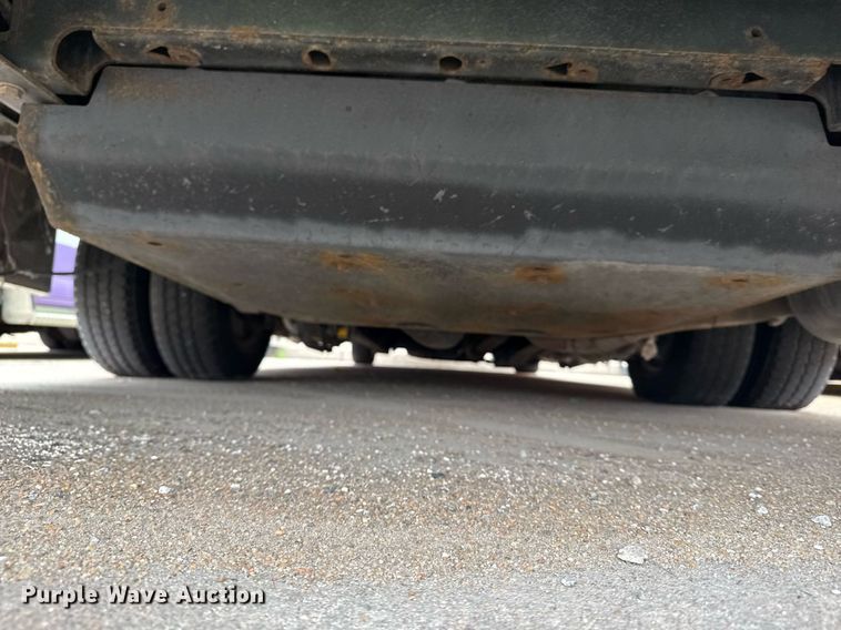 image for item DM5731 2016 Chevrolet Express G4500 shuttle bus