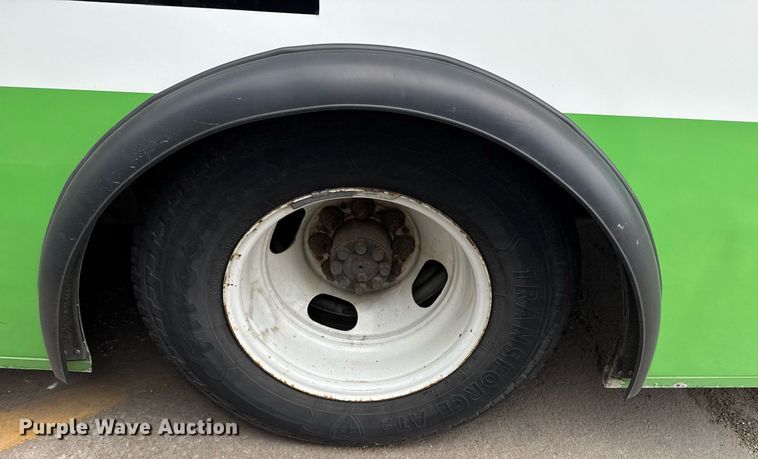 image for item DM5731 2016 Chevrolet Express G4500 shuttle bus