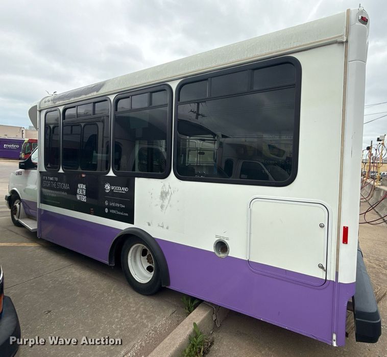 image for item DM5732 2016 Chevrolet Express G4500 shuttle bus