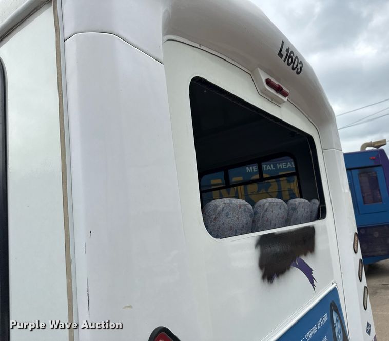 image for item DM5732 2016 Chevrolet Express G4500 shuttle bus