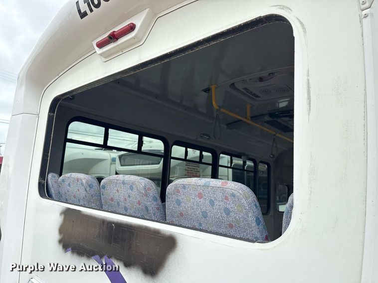 image for item DM5732 2016 Chevrolet Express G4500 shuttle bus