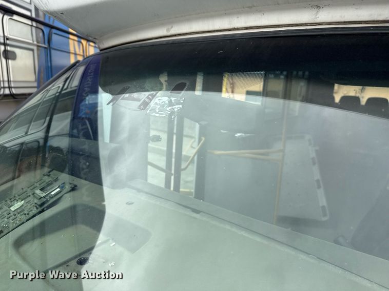 image for item DM5732 2016 Chevrolet Express G4500 shuttle bus