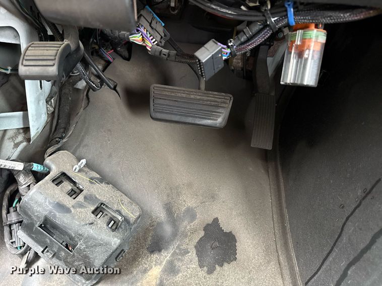 image for item DM5732 2016 Chevrolet Express G4500 shuttle bus