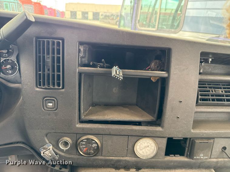 image for item DM5732 2016 Chevrolet Express G4500 shuttle bus