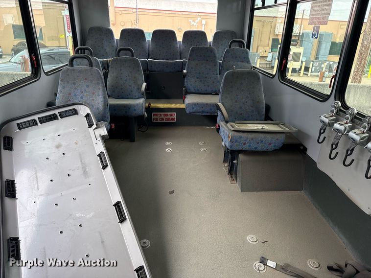 image for item DM5732 2016 Chevrolet Express G4500 shuttle bus