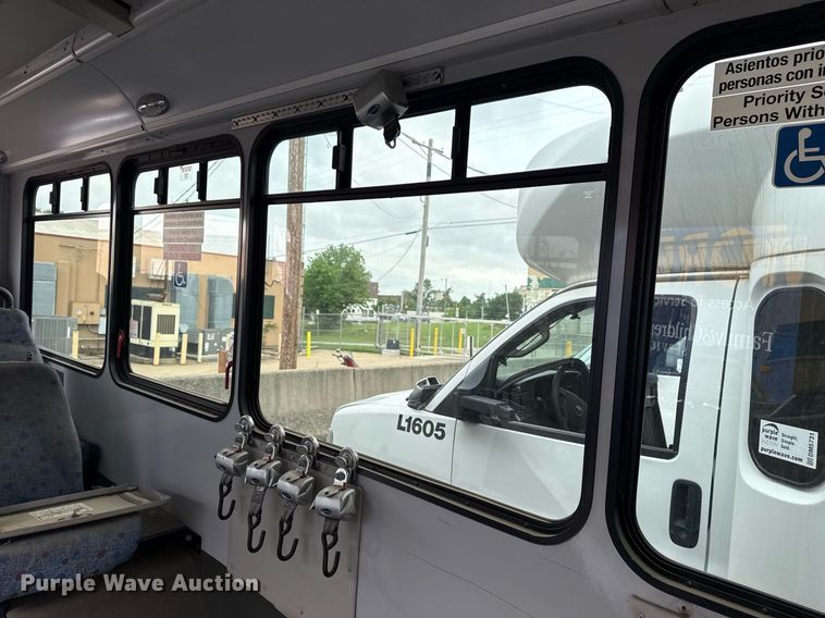 image for item DM5732 2016 Chevrolet Express G4500 shuttle bus