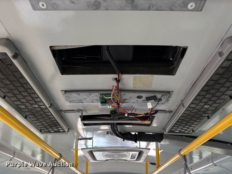 image for item DM5732 2016 Chevrolet Express G4500 shuttle bus