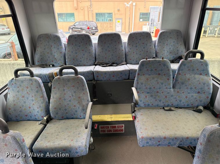 image for item DM5732 2016 Chevrolet Express G4500 shuttle bus