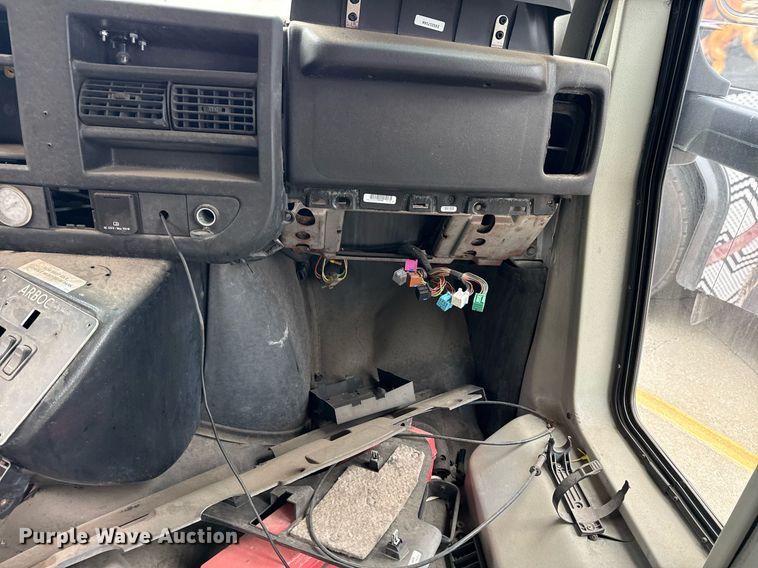 image for item DM5732 2016 Chevrolet Express G4500 shuttle bus