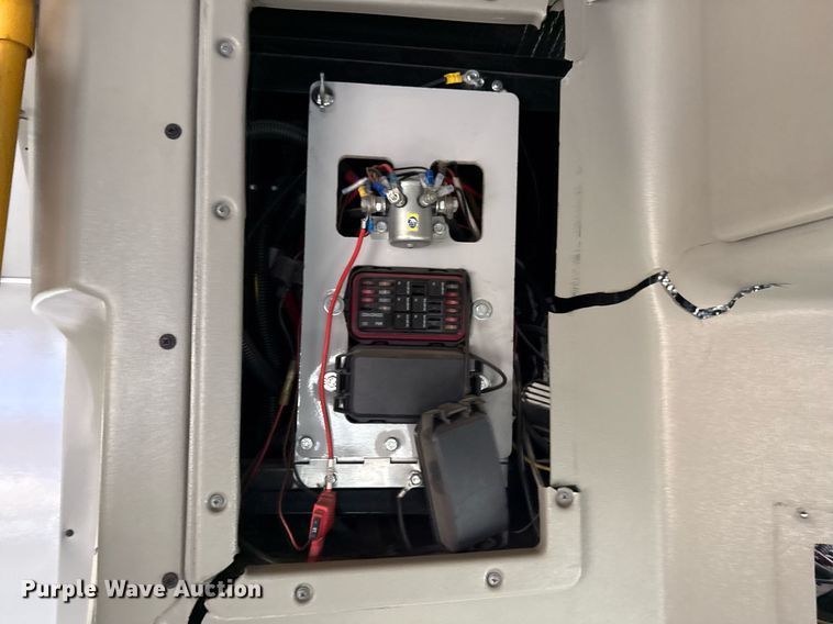 image for item DM5732 2016 Chevrolet Express G4500 shuttle bus