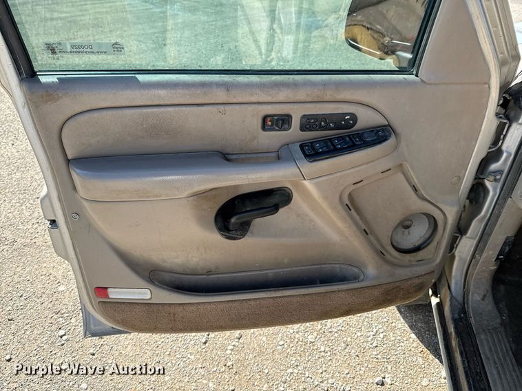 image for item DO0929 2005 Chevrolet Avalanche 1500 Crew Cab pickup truck