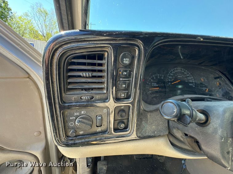 image for item DO0929 2005 Chevrolet Avalanche 1500 Crew Cab pickup truck