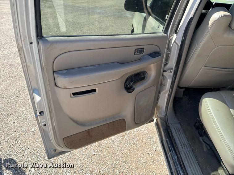 image for item DO0929 2005 Chevrolet Avalanche 1500 Crew Cab pickup truck