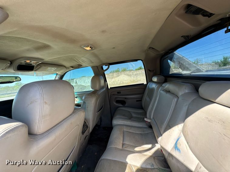 image for item DO0929 2005 Chevrolet Avalanche 1500 Crew Cab pickup truck