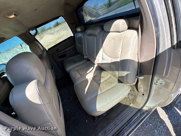 image for item DO0929 2005 Chevrolet Avalanche 1500 Crew Cab pickup truck