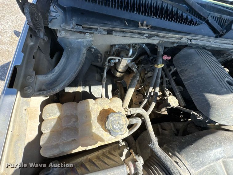 image for item DO0929 2005 Chevrolet Avalanche 1500 Crew Cab pickup truck