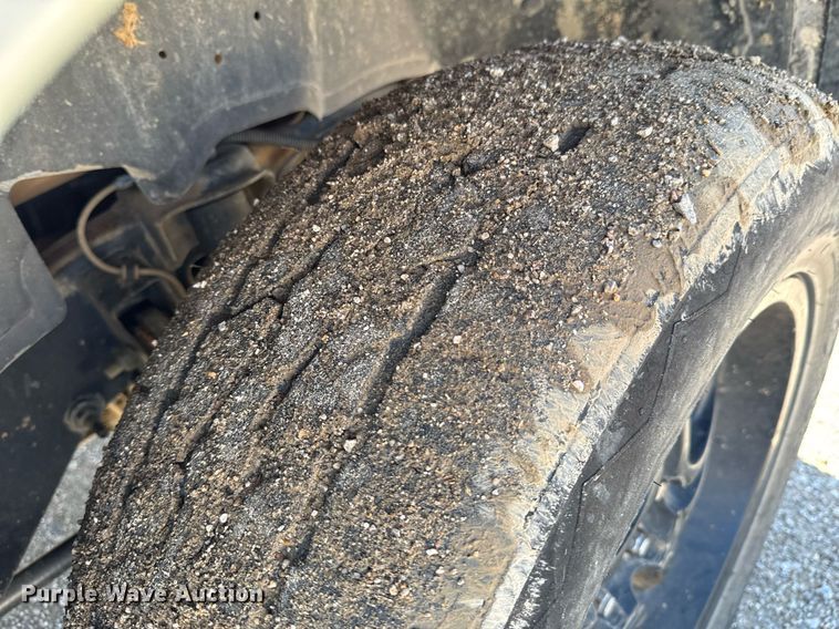 image for item DO0929 2005 Chevrolet Avalanche 1500 Crew Cab pickup truck