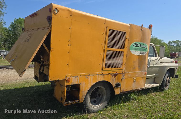 image for item DO7914 1971 Ford F600 sewer jetter truck
