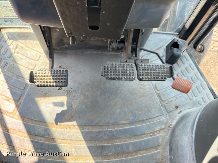 image for item DS3750 2003 New Holland TS100 MFWD tractor