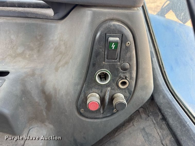 image for item DS3750 2003 New Holland TS100 MFWD tractor