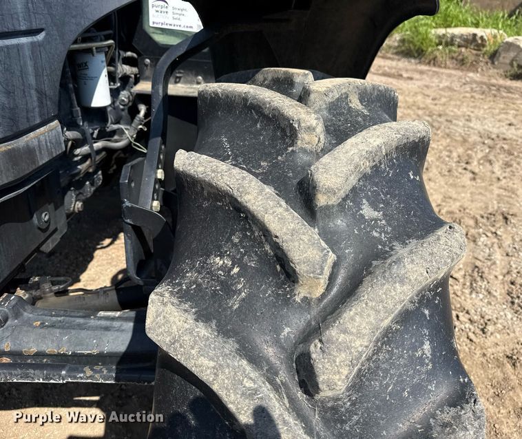 image for item DS3750 2003 New Holland TS100 MFWD tractor