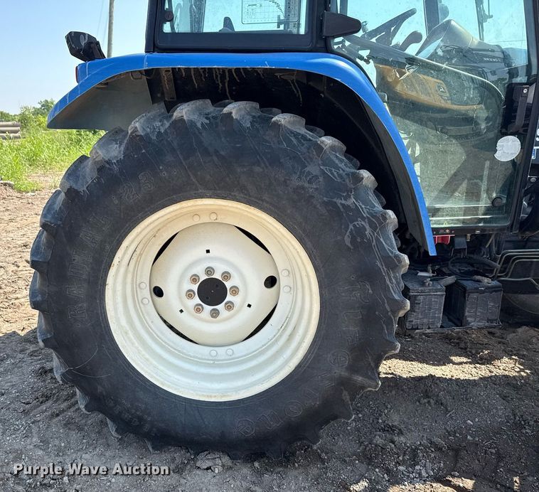 image for item DS3750 2003 New Holland TS100 MFWD tractor