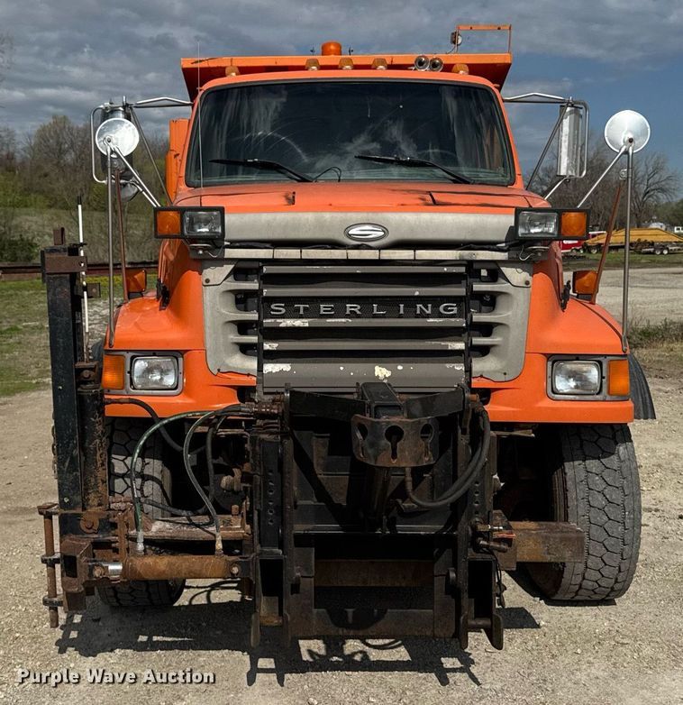 image for item DT0732 2001 Sterling LT9500 dump truck