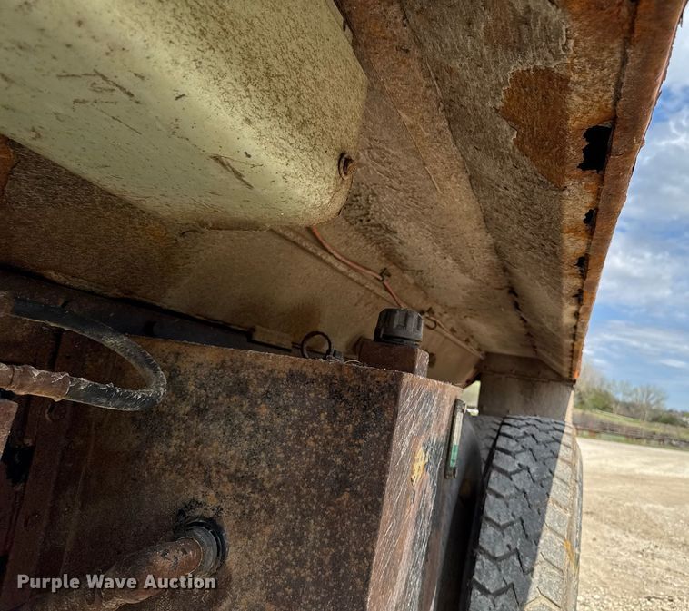 image for item DT0732 2001 Sterling LT9500 dump truck