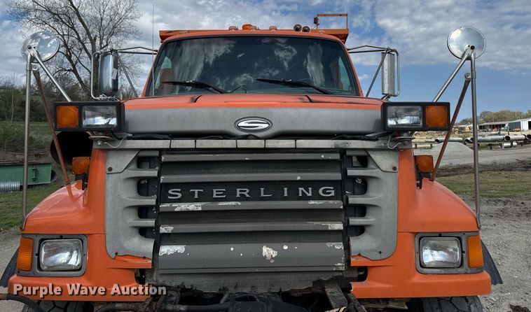 image for item DT0732 2001 Sterling LT9500 dump truck