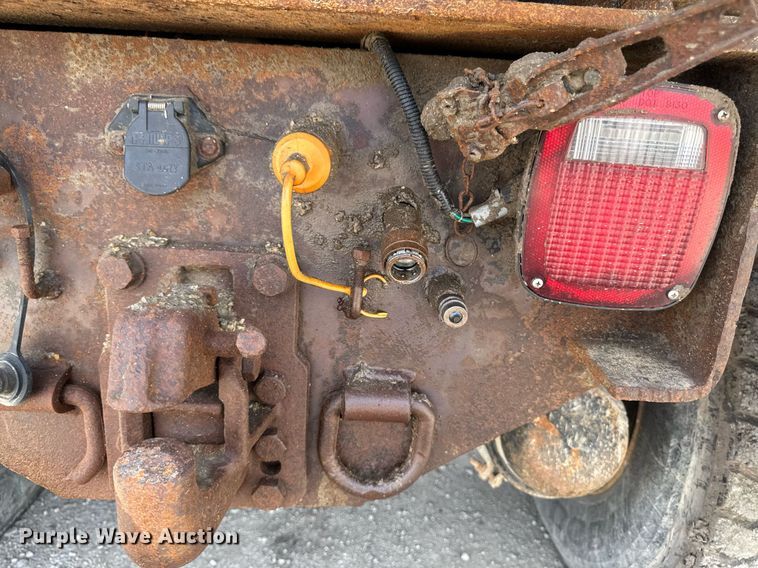 image for item DT0732 2001 Sterling LT9500 dump truck