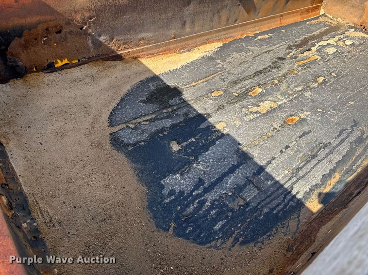 image for item DT0732 2001 Sterling LT9500 dump truck