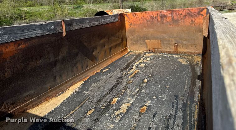 image for item DT0732 2001 Sterling LT9500 dump truck