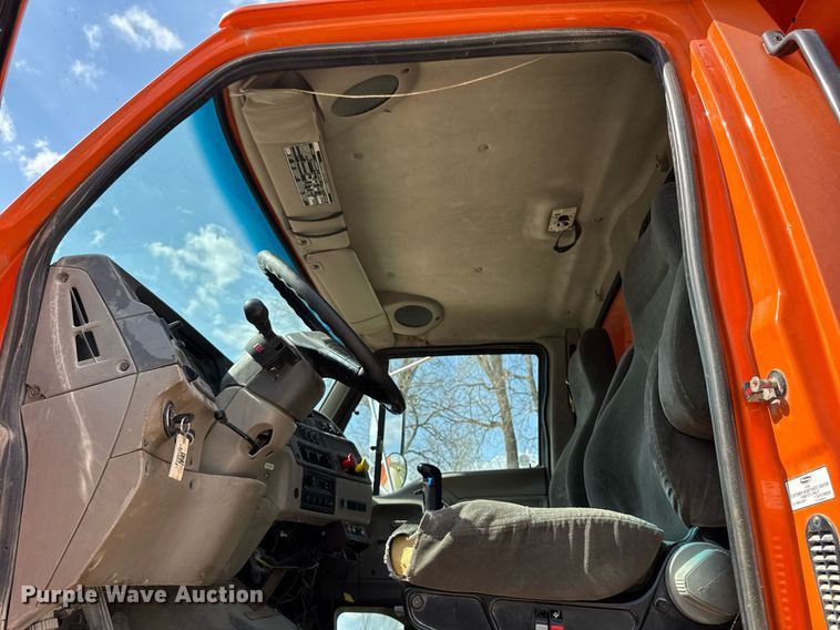 image for item DT0732 2001 Sterling LT9500 dump truck